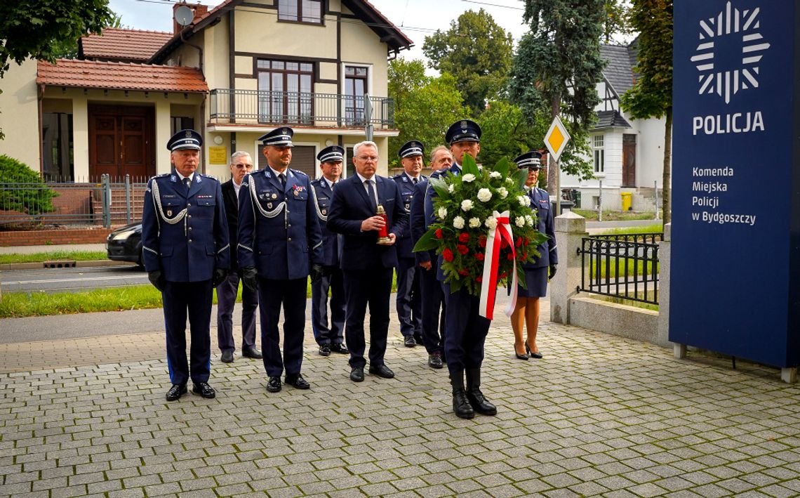 Uczczenie pamięci poległych policjantów w rocznicę utworzenia Polskiego Cmentarza Wojennego w Miednoje