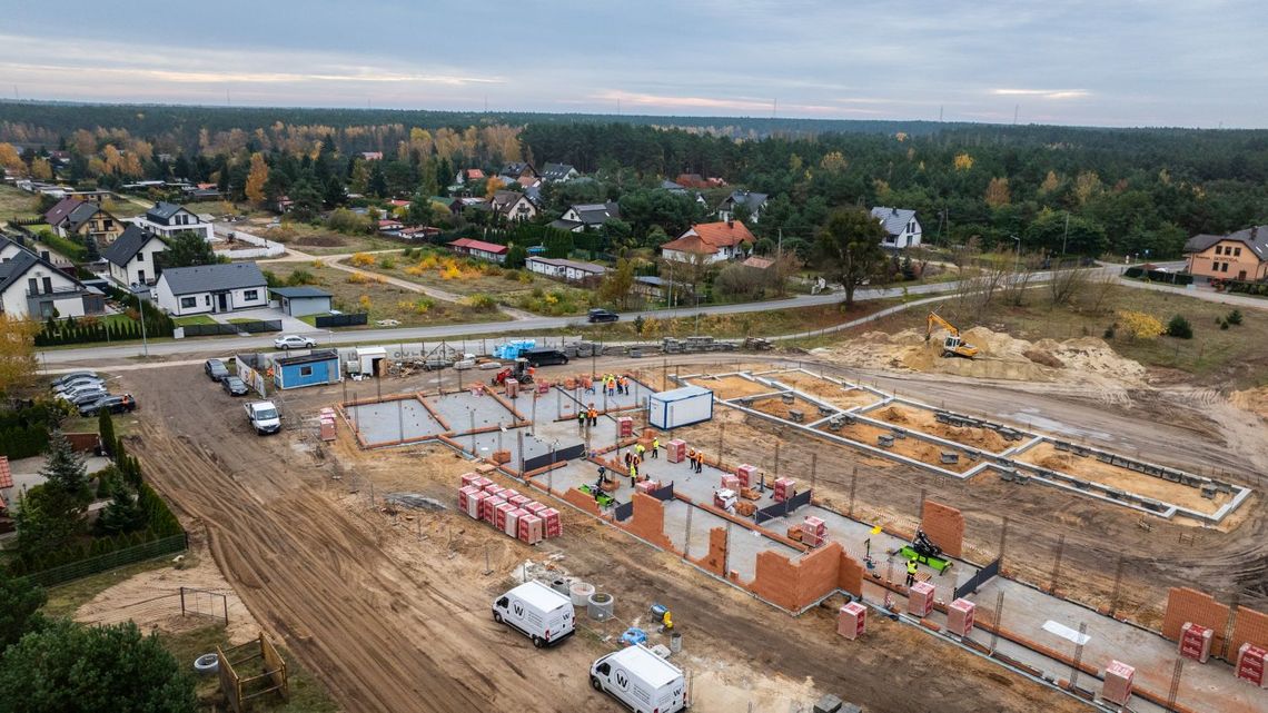 W Koronowie powstaje pierwszy budynek w Polsce murowany przez roboty