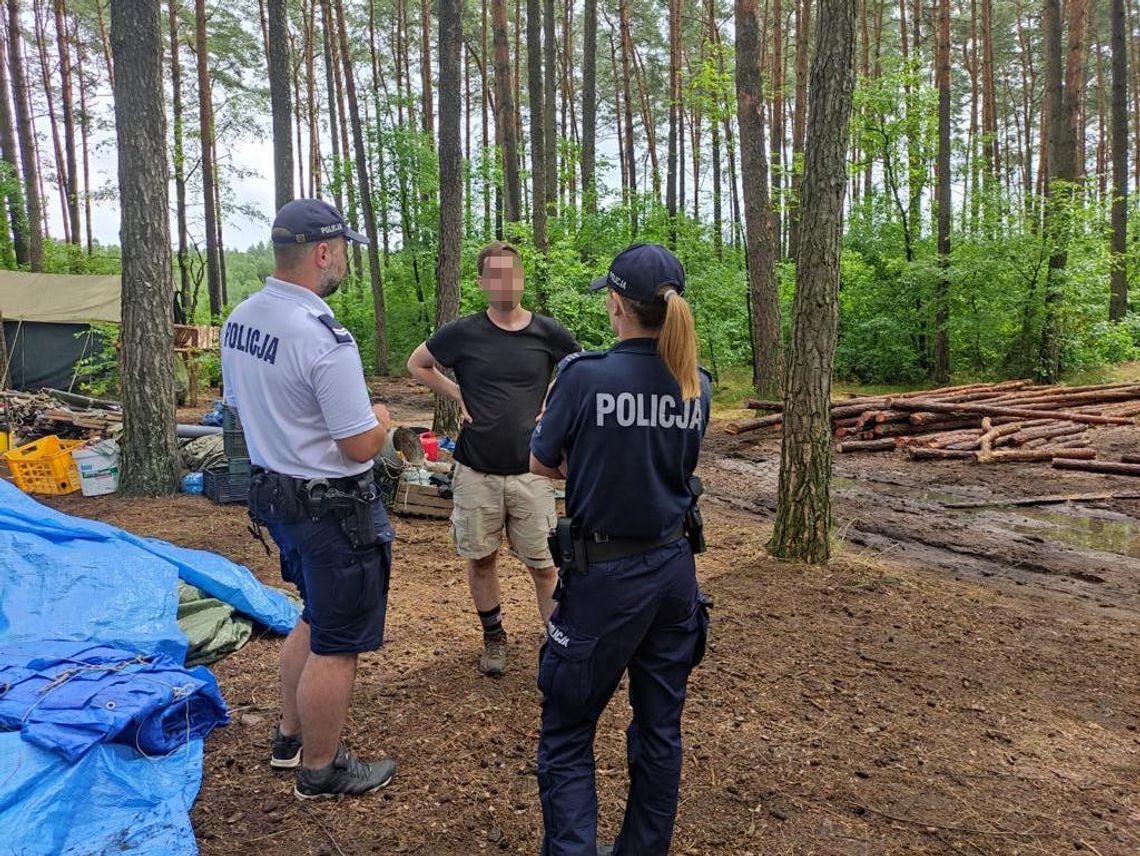 W trosce o bezpieczeństwo dzieci i młodzieży policjanci kontrolowali obozowiska w kujawsko-pomorskim [FOTO]