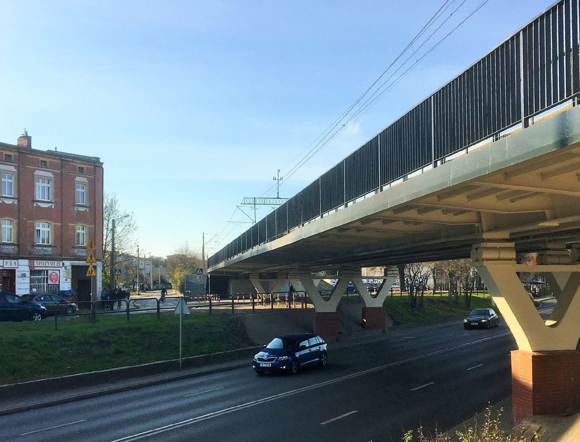 Wiadukt w Bydgoszczy po remoncie. Sprawny przejazd pociągów i bezpieczna kładka dla pieszych