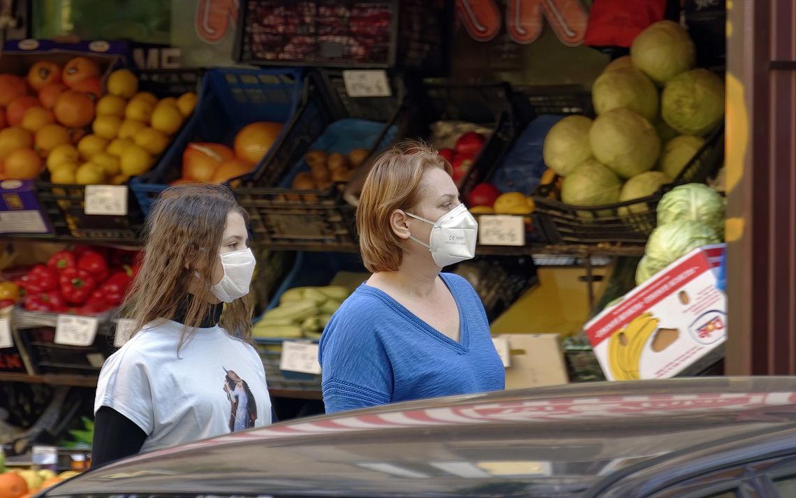 Wiceminister zdrowia: Będą większe kontrole obowiązku zakrywania ust i nosa w sklepach