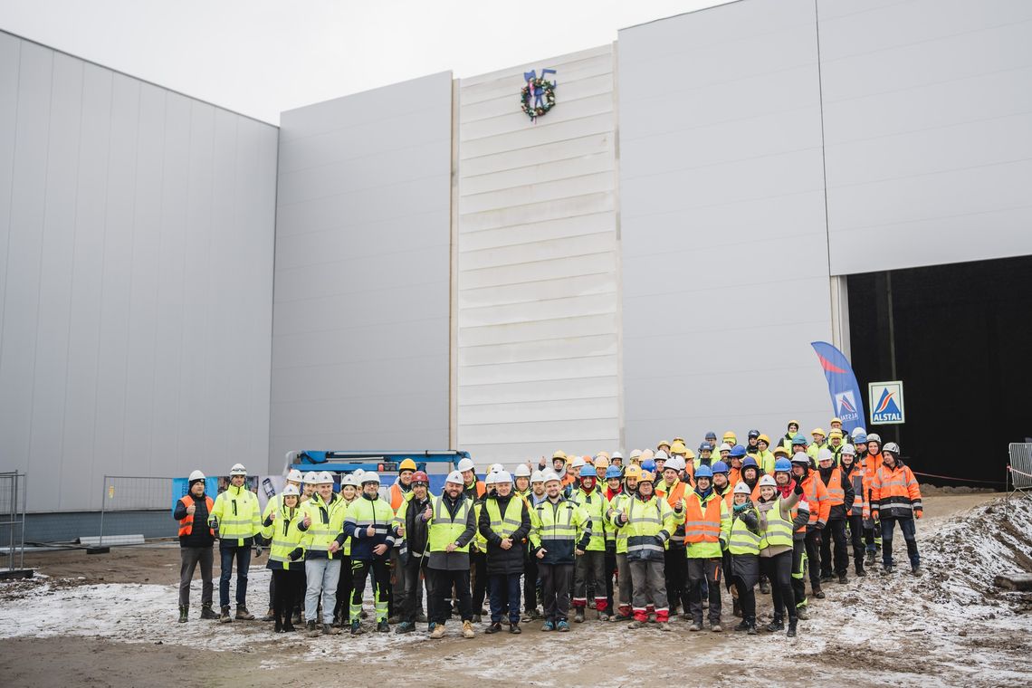 Wiecha zawieszona nad nową linią CANPACK w Bydgoszczy Wiecha zawieszona nad nową linią CANPACK w Bydgoszczy