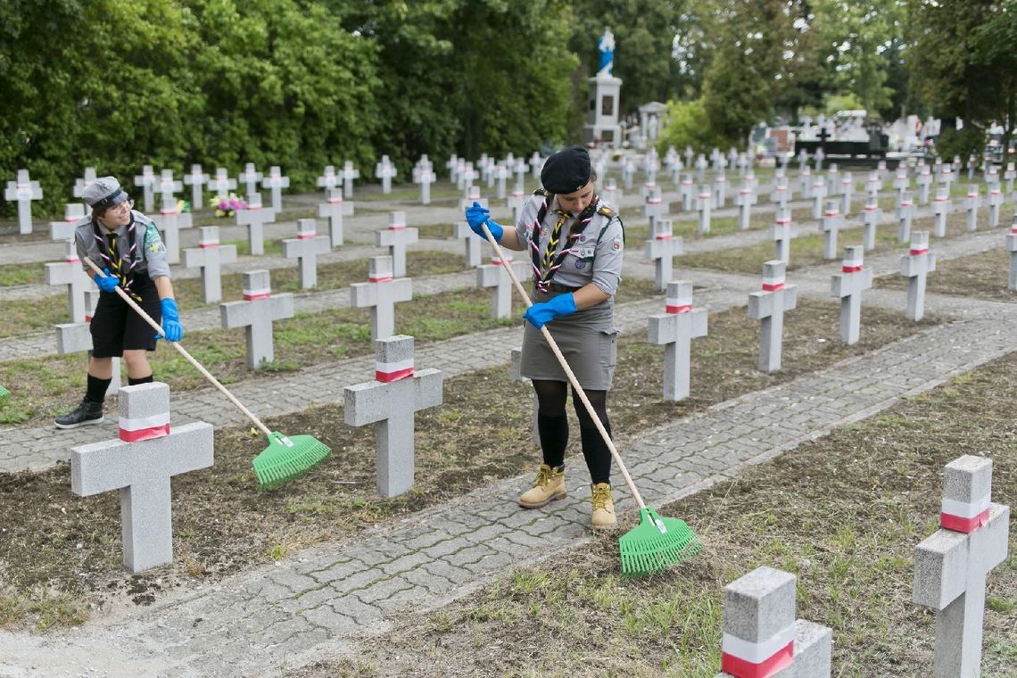 Wojewoda kujawsko-pomorski: W hołdzie Żołnierzom Armii Krajowej – złóż wniosek o oznakowanie grobu