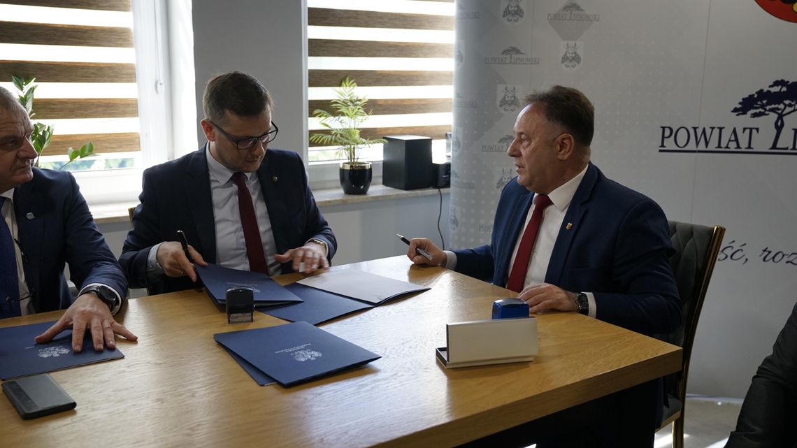 Wojewoda podpisał nowe umowy ważne dla mieszkańców regionu