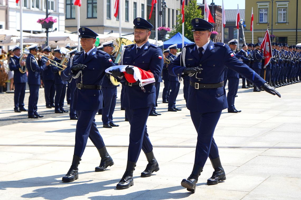Wojewódzkie i miejskie obchody Święta Policji. Setki awansów, odznaczenia i ślubowanie nowych funkcjonariuszy