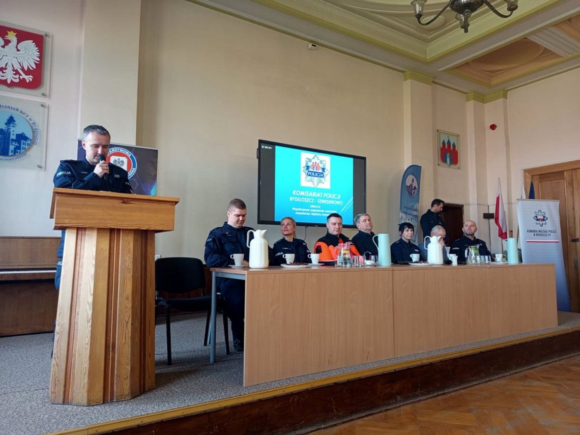 "Współczesne zagrożenia - narkotyki, dopalacze. Bądźmy świadomi" tematem debaty zorganizowanej przez policjantów ze Szwederowa