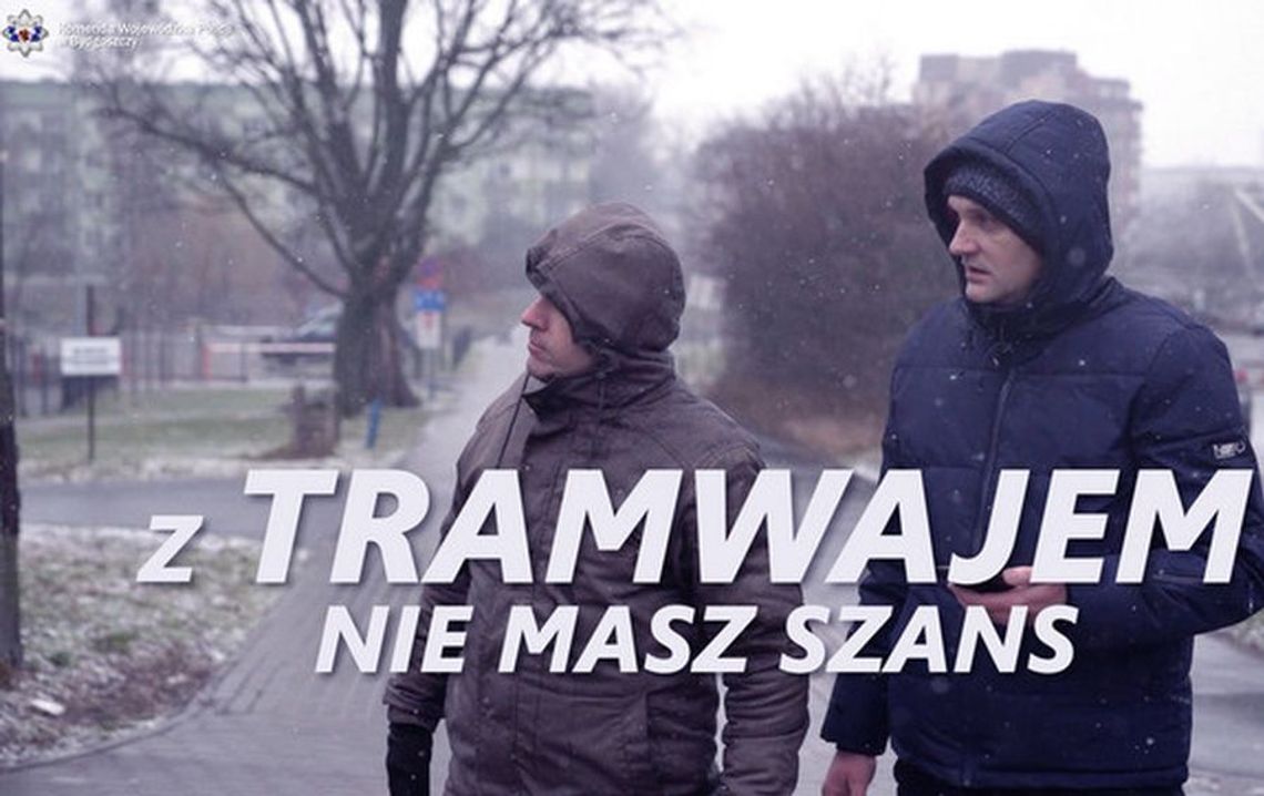 "Z TRAMWAJEM NIE MASZ SZANS". Spot profilaktyczny bydgoskiej policji