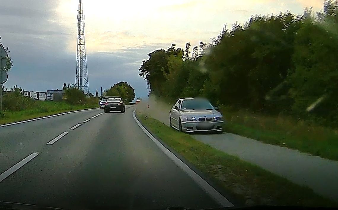 Zarzuty dla kierowcy bmw, który jechał ścieżką dla rowerów w Osówcu [WIDEO]