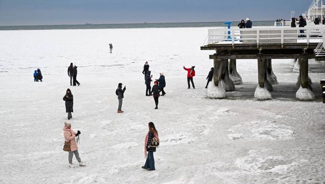 Zimowa aura w całym kraju; intensywne opady śniegu i dwucyfrowy mróz Zimowa aura w całym kraju; intensywne opady śniegu i dwucyfrowy mróz