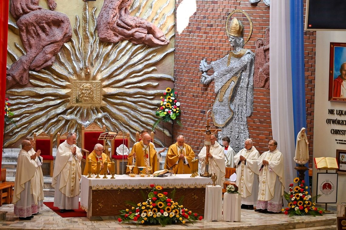 Złoty jubileusz parafii na bydgoskich Wyżynach Złoty jubileusz parafii na bydgoskich Wyżynach