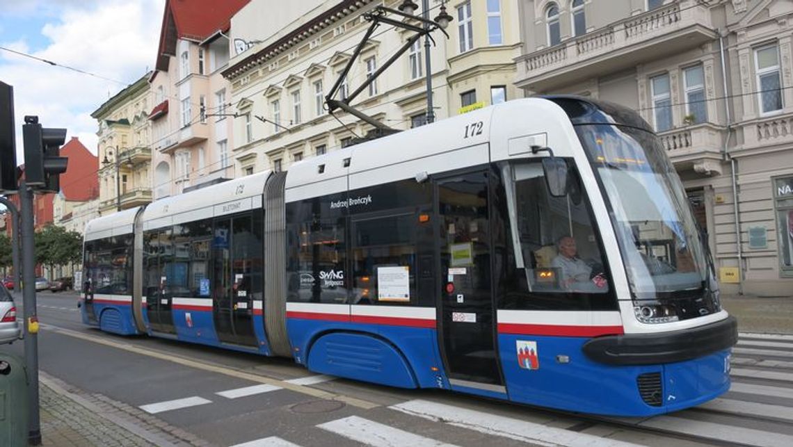 Znane nazwiska na nowych tramwajach w Bydgoszczy