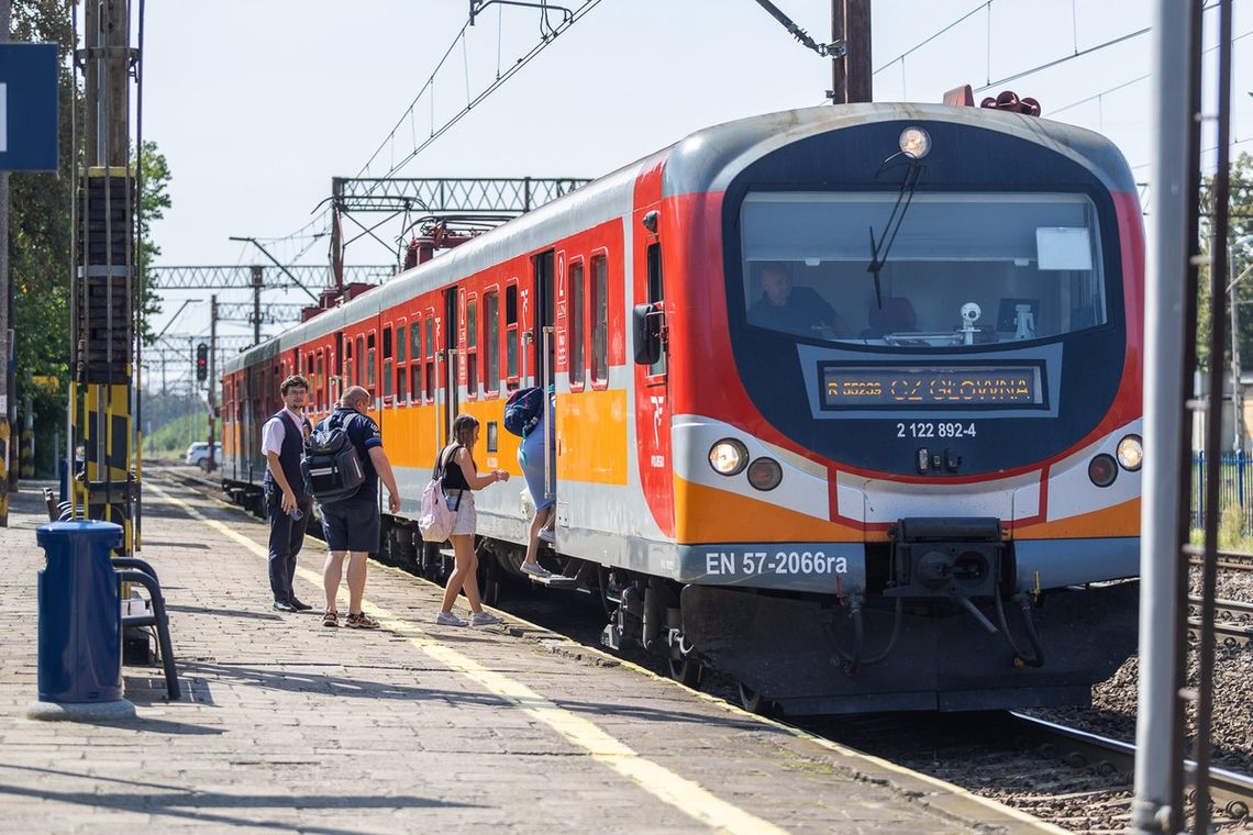 Zostaw samochód w domu, wsiądź do pociągu!